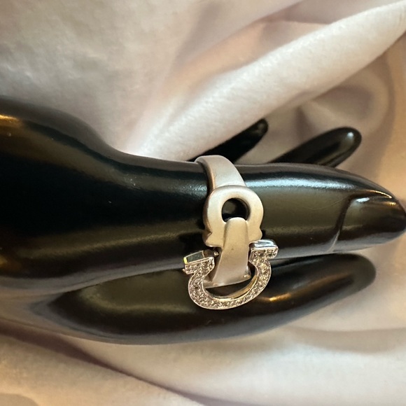 Horseshoe Style Ring with cz’s. - Picture 4 of 4